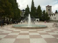 ����� ����